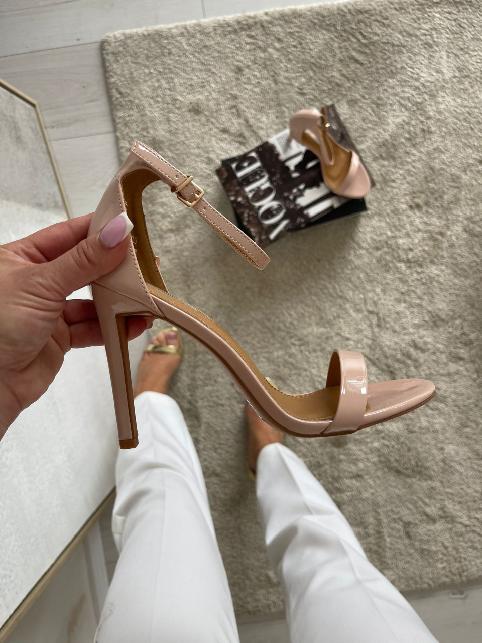 Sandałki na obcasie MODA nude