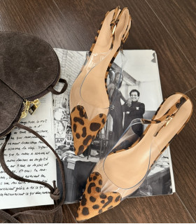 Transparentne SERCA na obcasie w panterkę