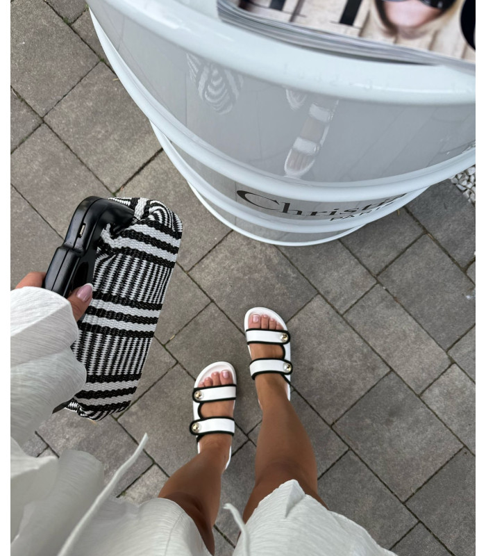 Białe płaskie klapki chanelki