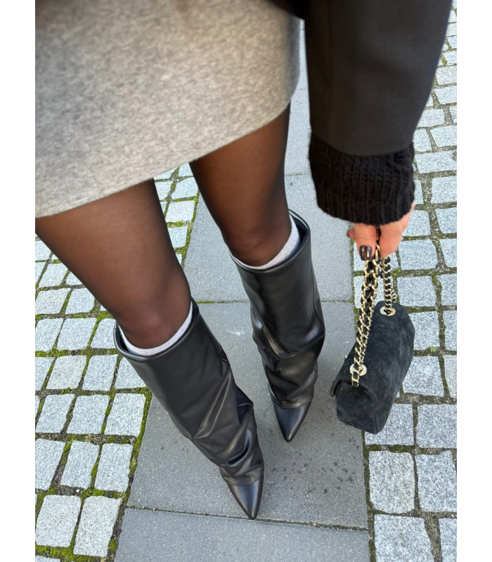 Czarne Nakładane Kozaki Tina Na Słupku