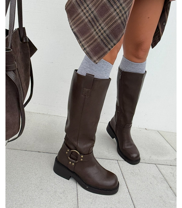 Brązowe płaskie Kozaki must have