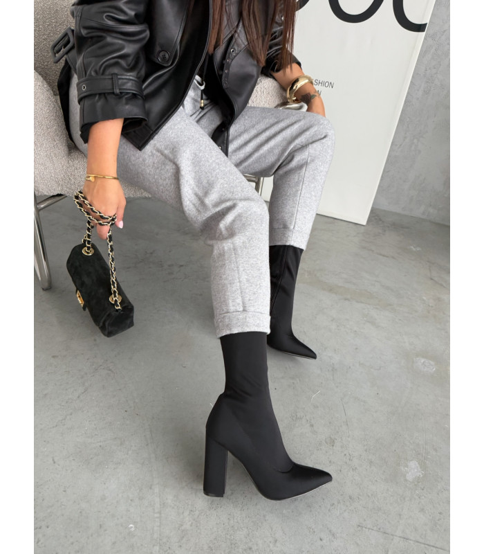 Satynowe Botki Na Słupku