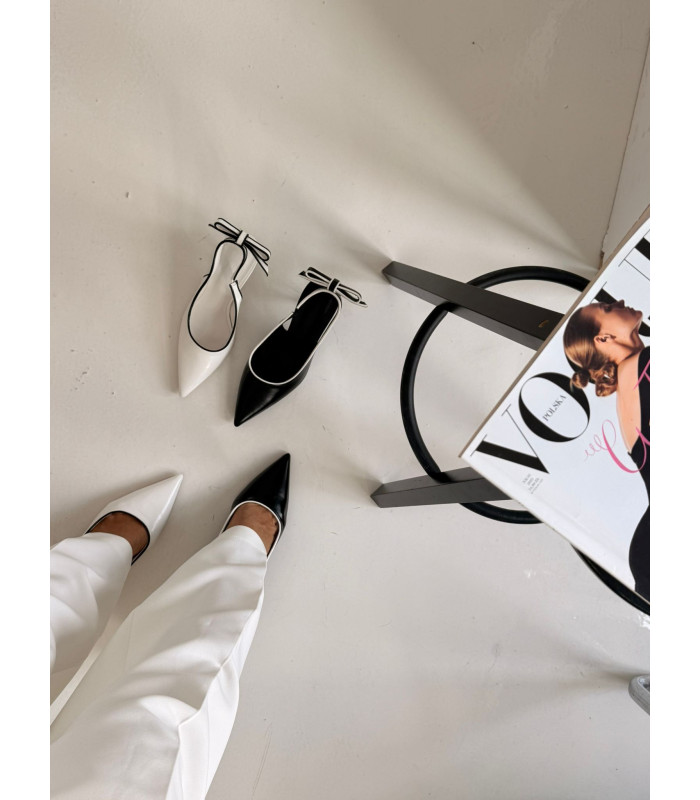 Białe Szpilki Z Czarnym Wykończeniem