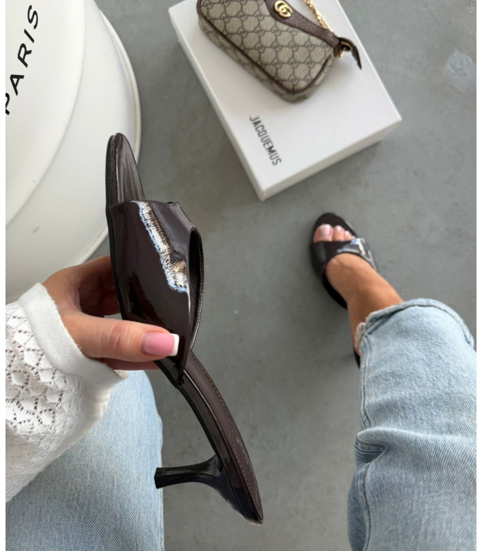 Klapki Camila Brąz Lakier Na obcasie