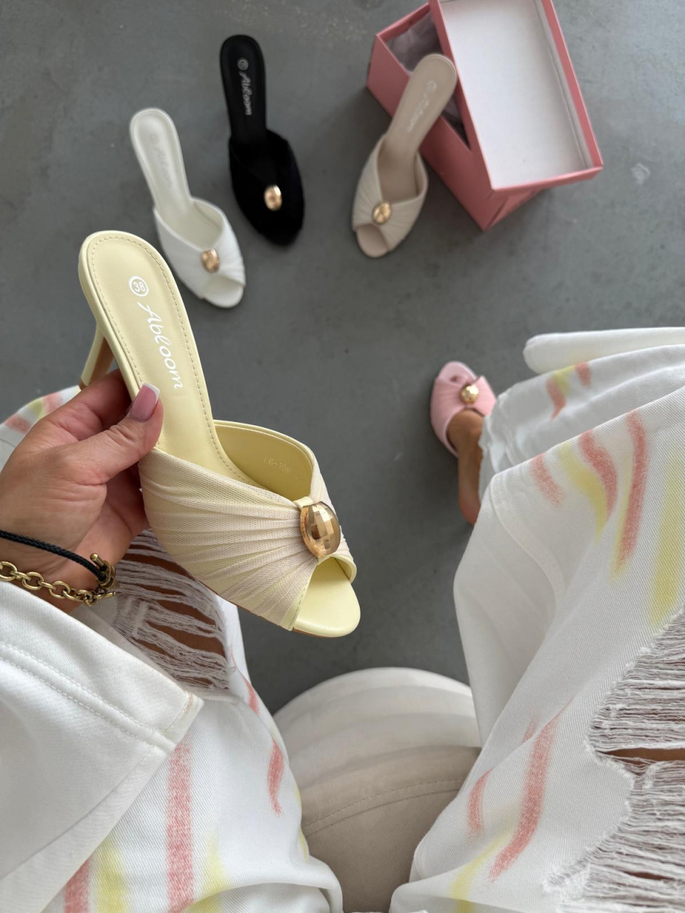 Klapki Silky Touch Żółte