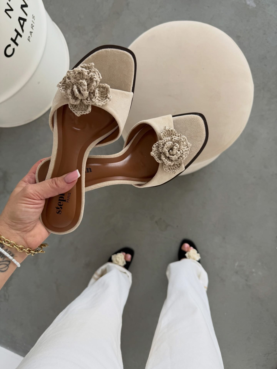 Beżowe Klapki z Beżowym kwiatem
