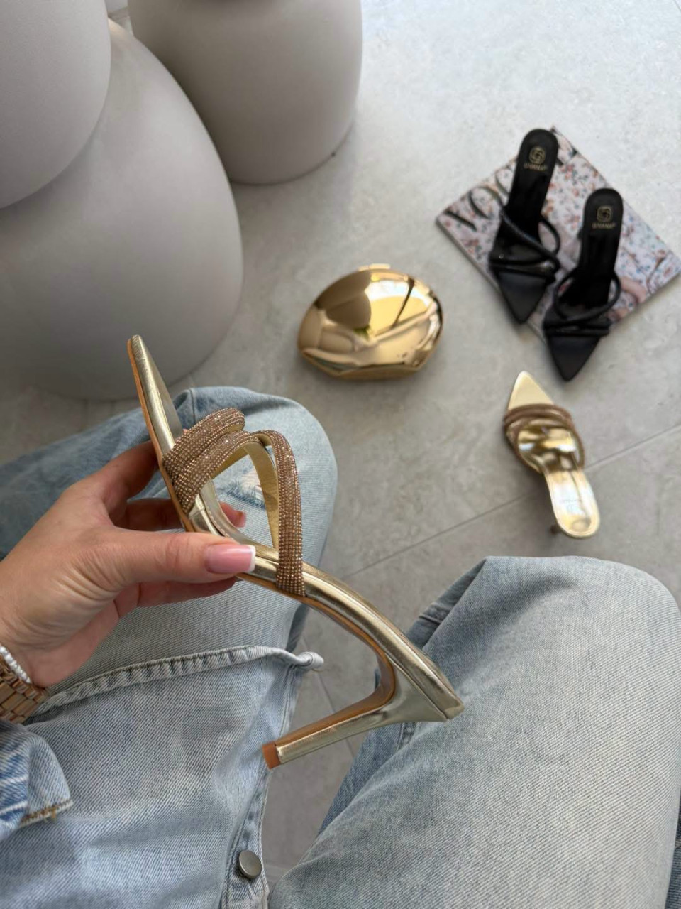 Złote Klapki Na Obcasie