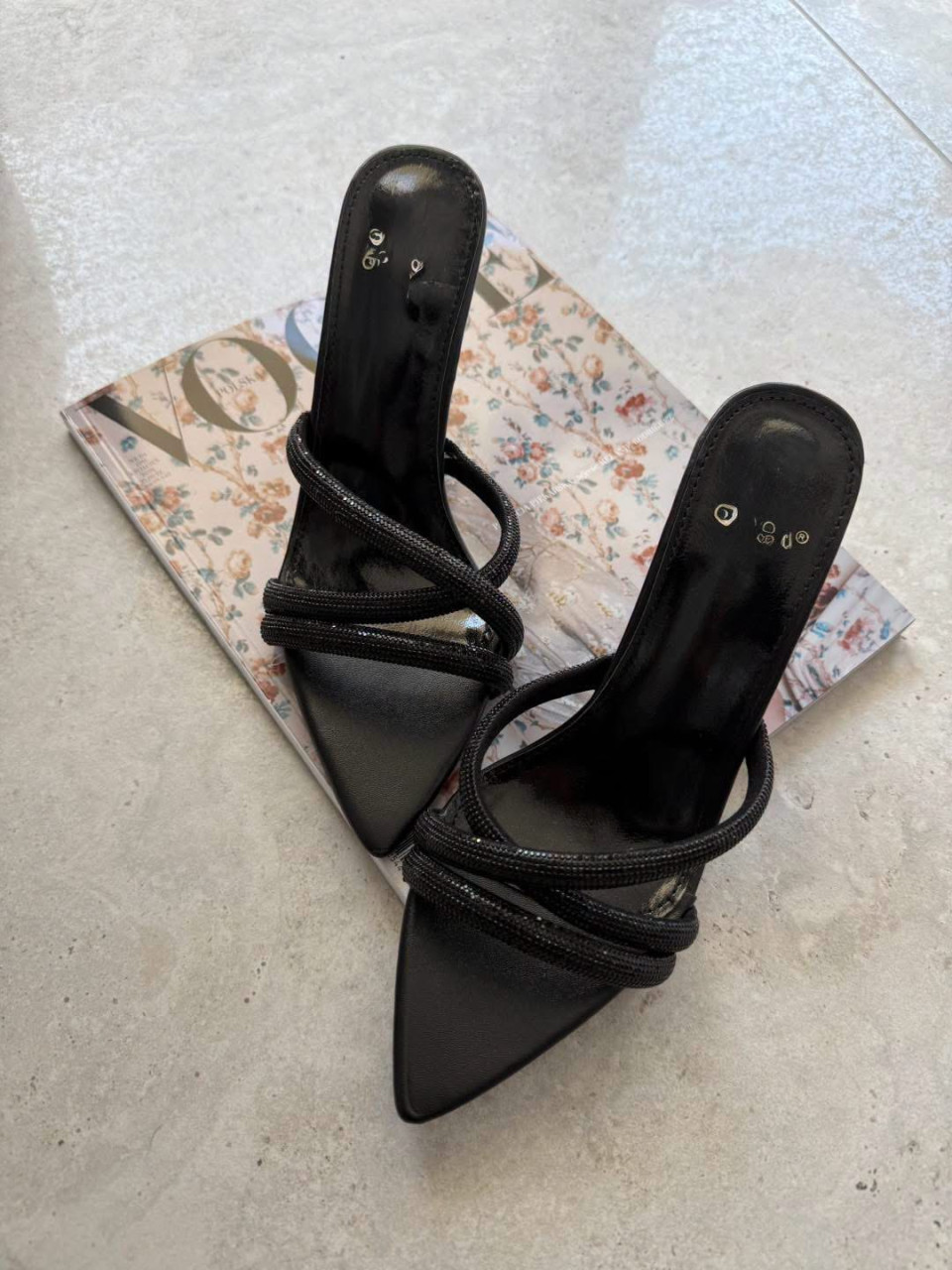 Czarne Klapki Na Obcasie