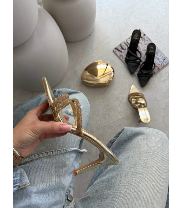 Czarne Klapki Na Obcasie