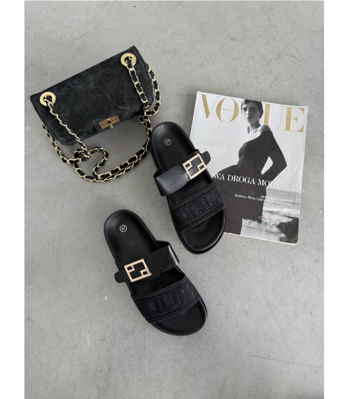 Klapki Z Ozdobną Klamrą