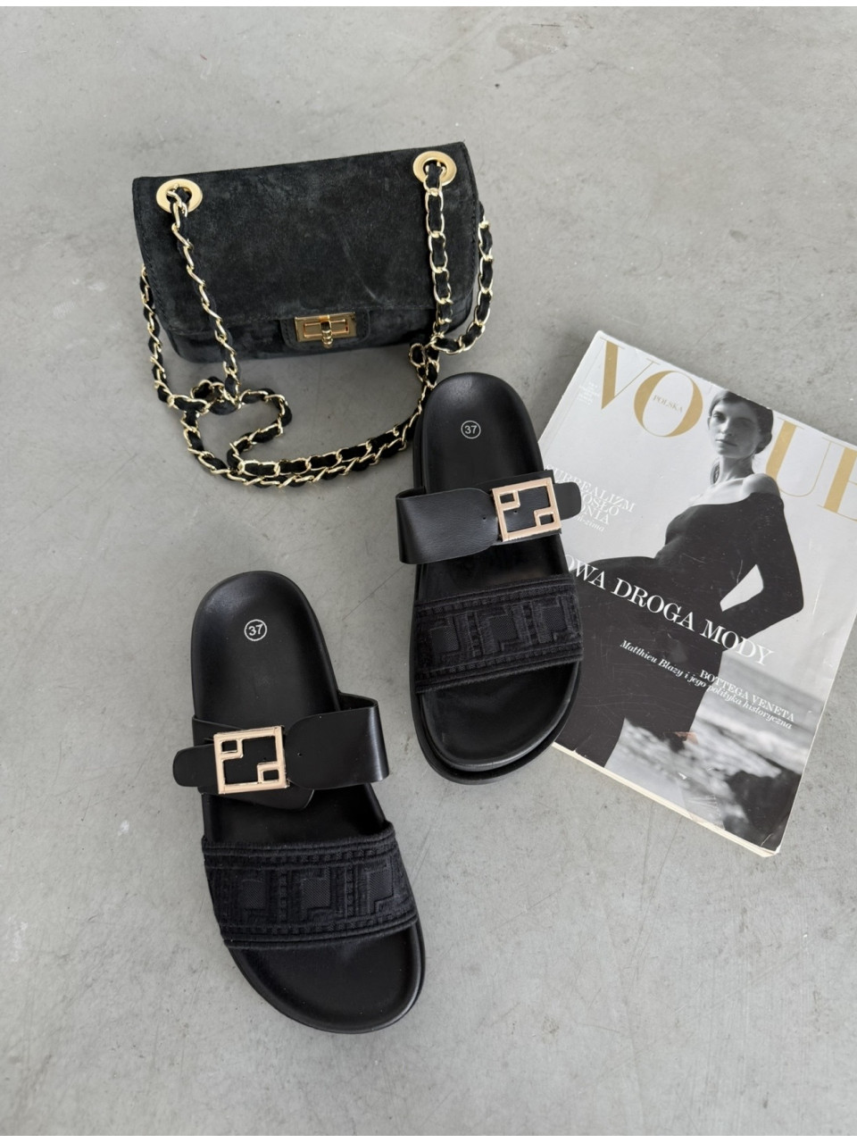 Klapki Z Ozdobną Klamrą