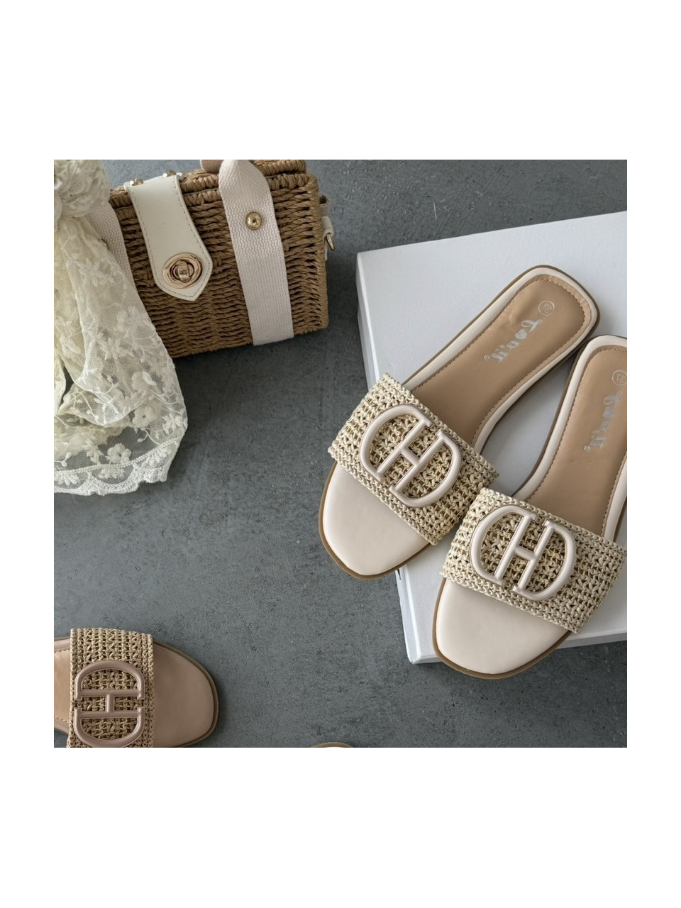 Jasny Beż Klapki CHC