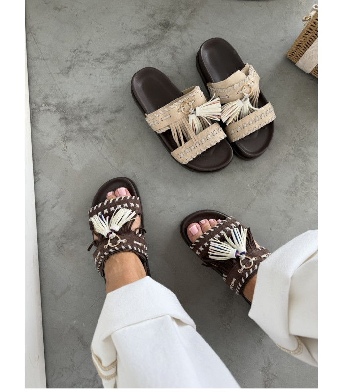 Frędzle Klapki Beż