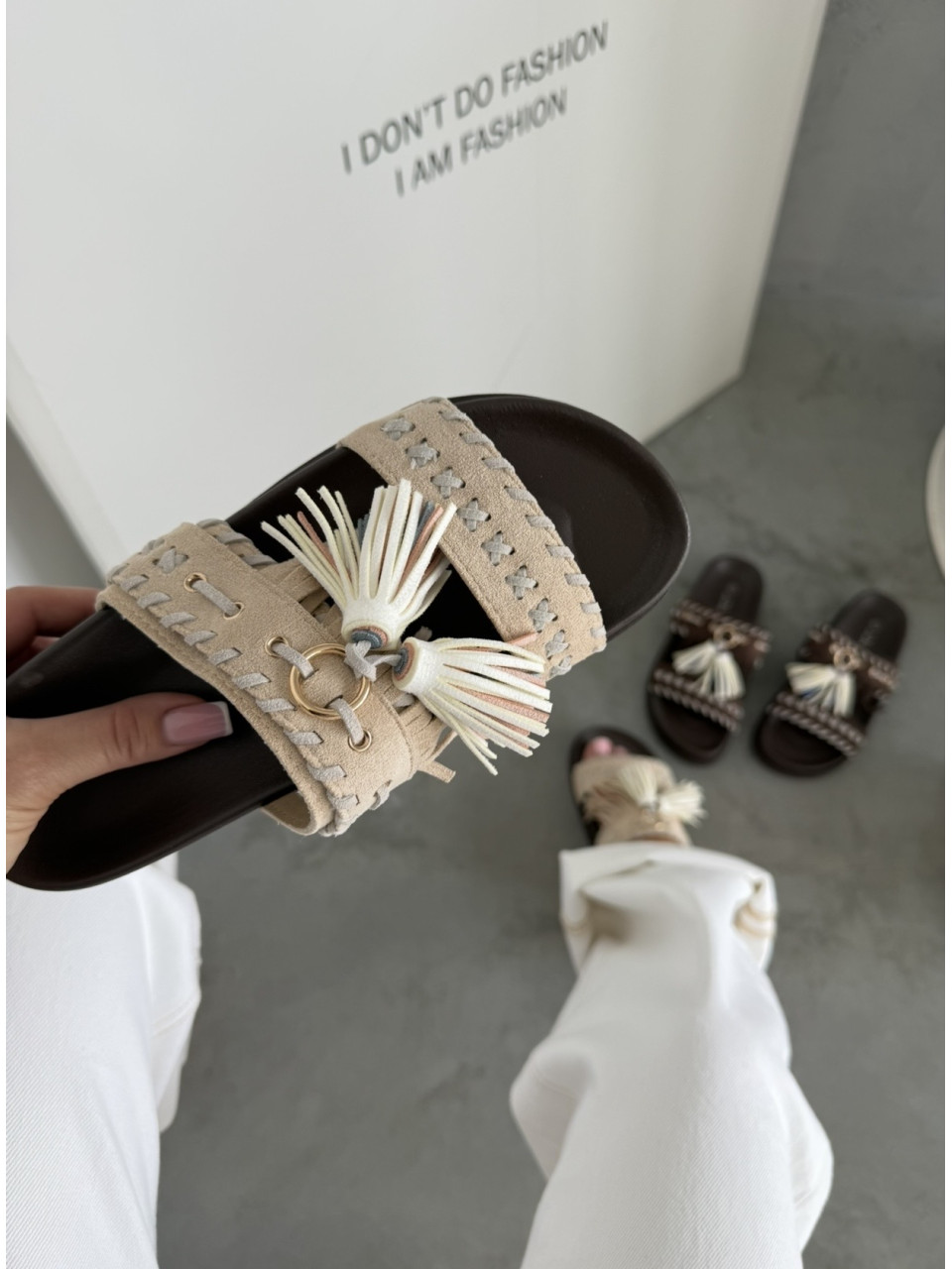 Frędzle Klapki Beż