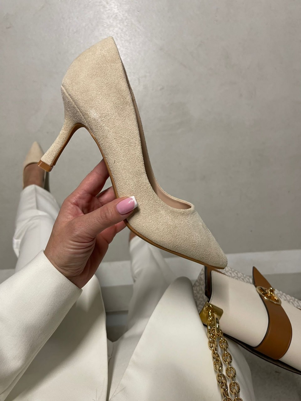 Niski Obcas Szpilki Zamszowe Beżowe Madam